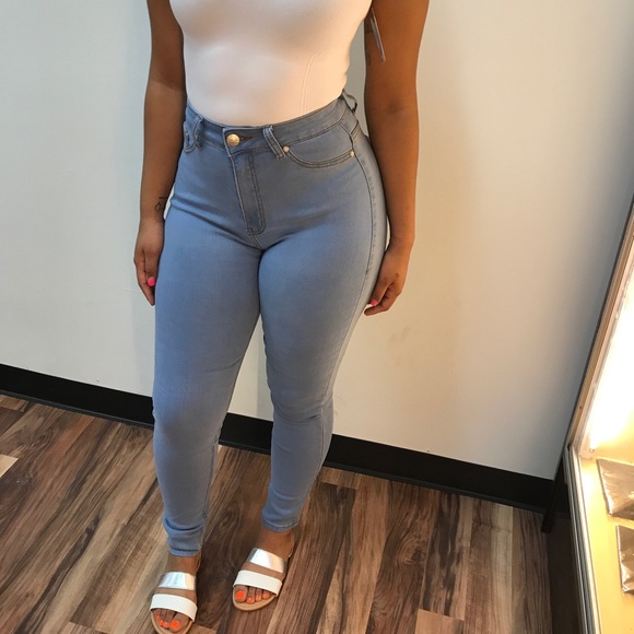 βΌοΈ Solid Highwaist Light Wash Stretch Denim Jean - Picture 6 of 8